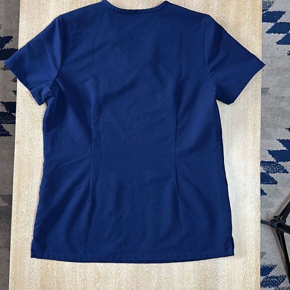 Figs Casma Three-Pocket scrub top - Picture 3 of 4